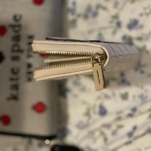 Michael Kors Cream and Gold Wallet - Picture 5 of 5